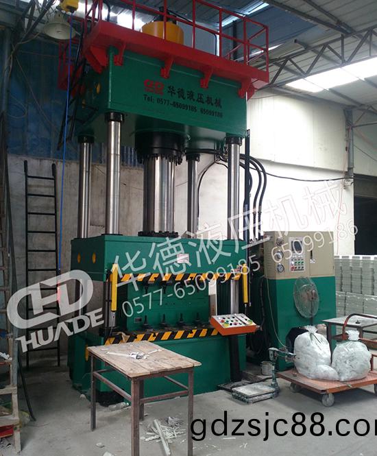 HDY71係列四(si)柱液壓(ya)機